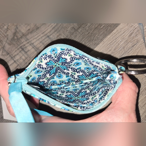 Vera Bradley Iconic Zip ID Case Blue Floral Wristlet, Cloud Vine, NWT - Picture 4 of 6